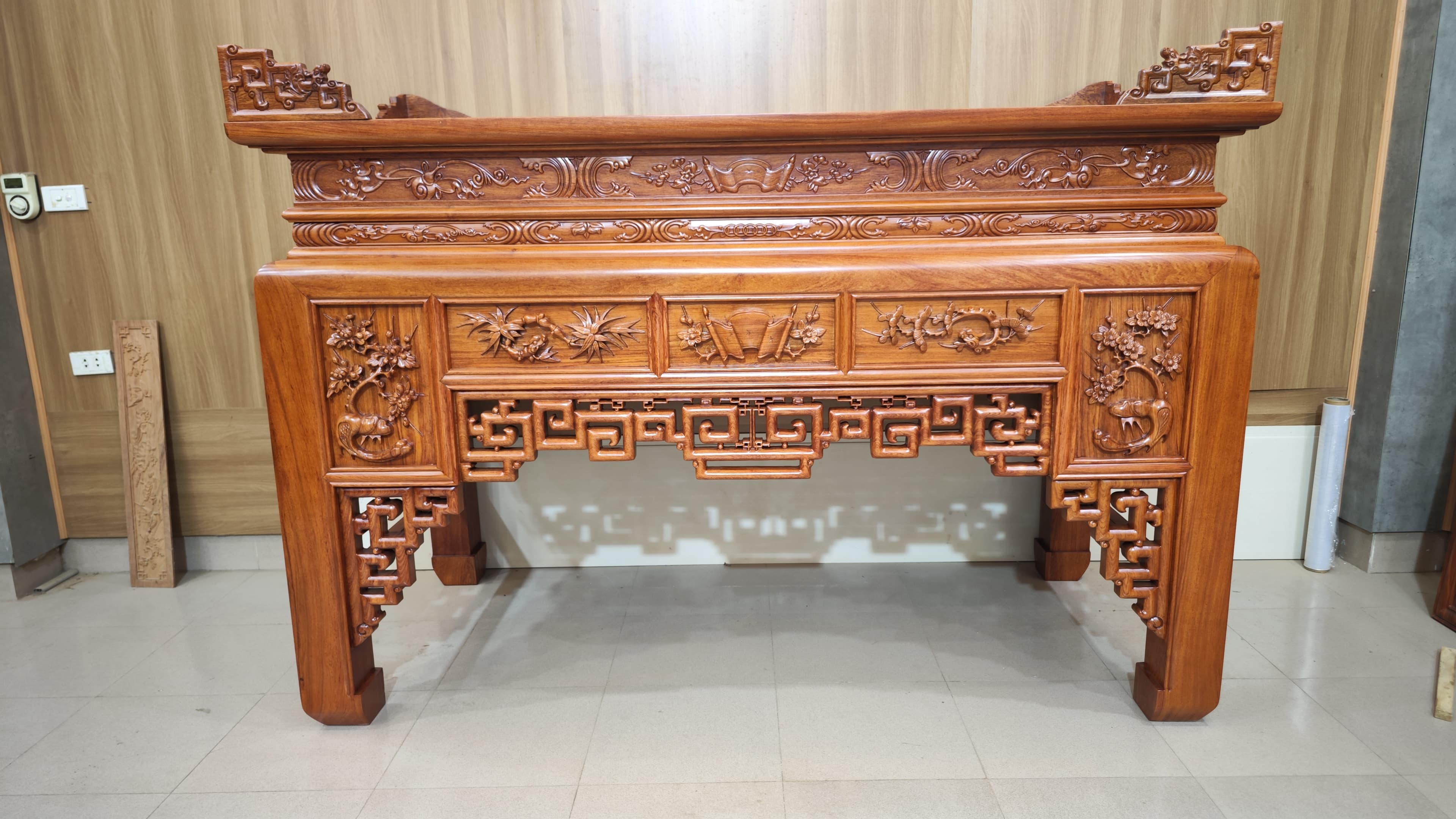 Án Gian Tứ Quý Chân 12 Gỗ Hương Đá (Mã: AG-01) Thumbnail 2