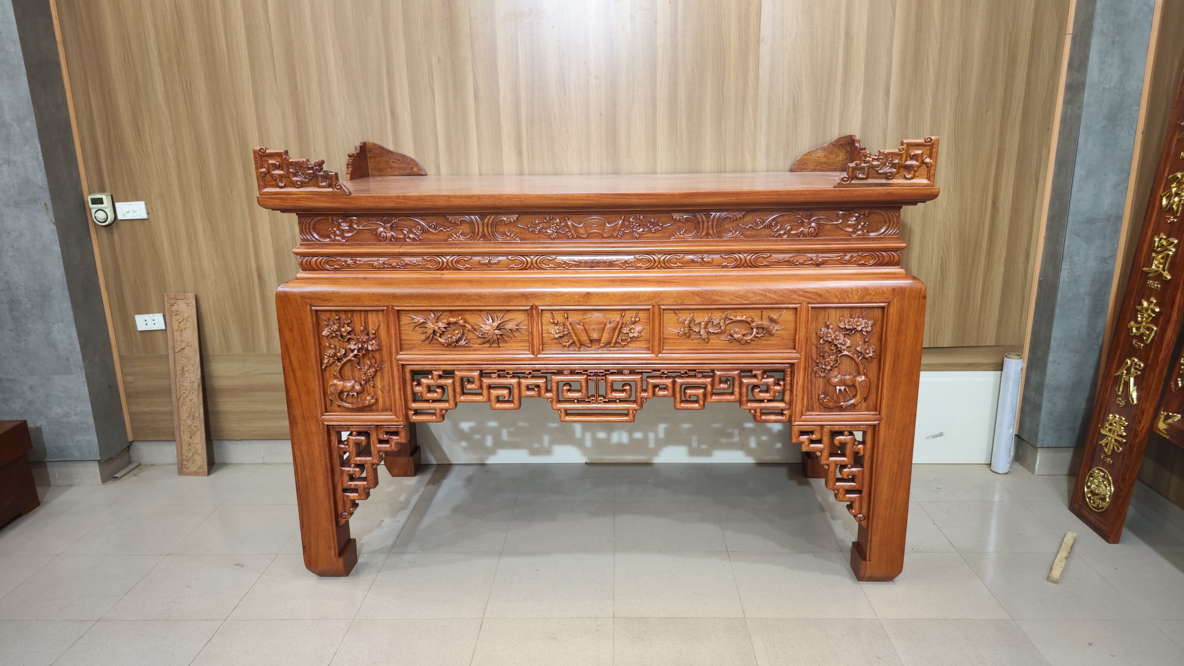 Án Gian Tứ Quý Chân 12 Gỗ Hương Đá (Mã: AG-01)
